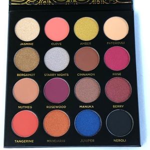 Ace Beauté Quintessential Eyeshadow Palette